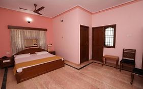 Lloyds Guest House Chennai 3*