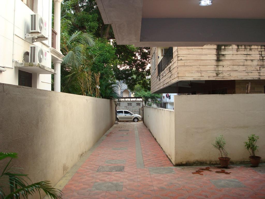 Lloyds Serviced Apartments,Krishna Street,T Nagar Chennai Exterior photo